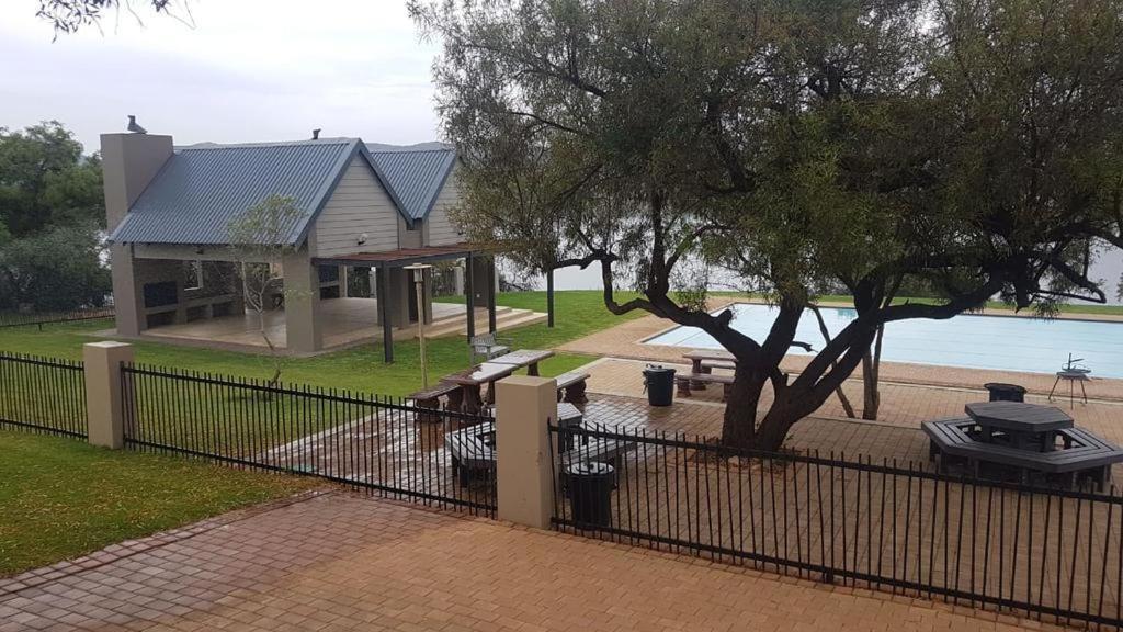 House Lezan Apartamento Hartbeespoort Exterior foto